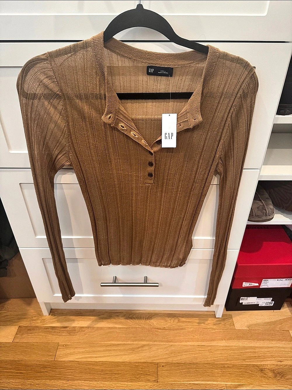 GAP Sheer Rib shirt Long Sleeve Brown Small